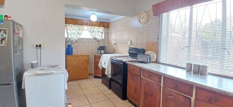 To Let 4 Bedroom Property for Rent in Jordania Free State